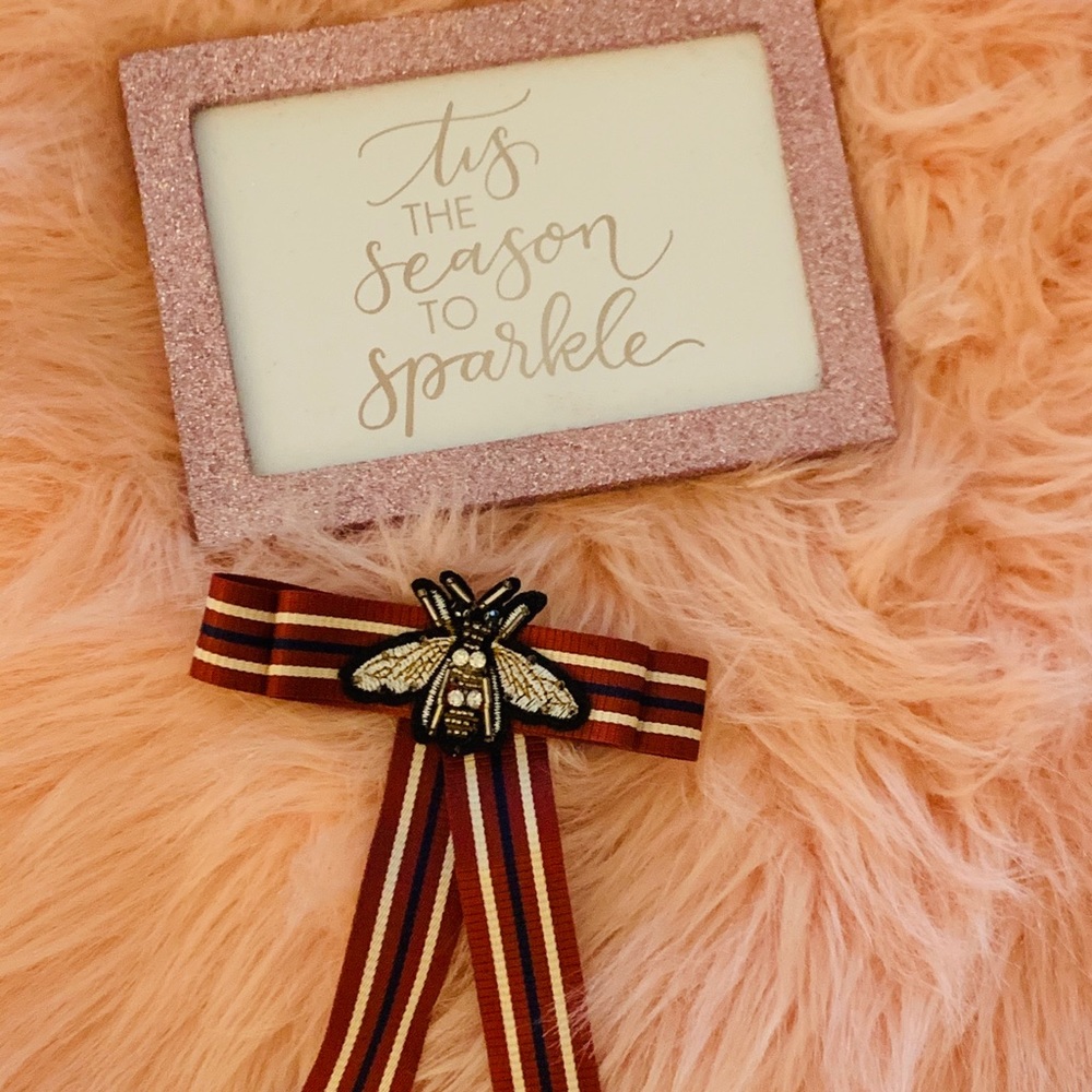 Bumble bee brooch